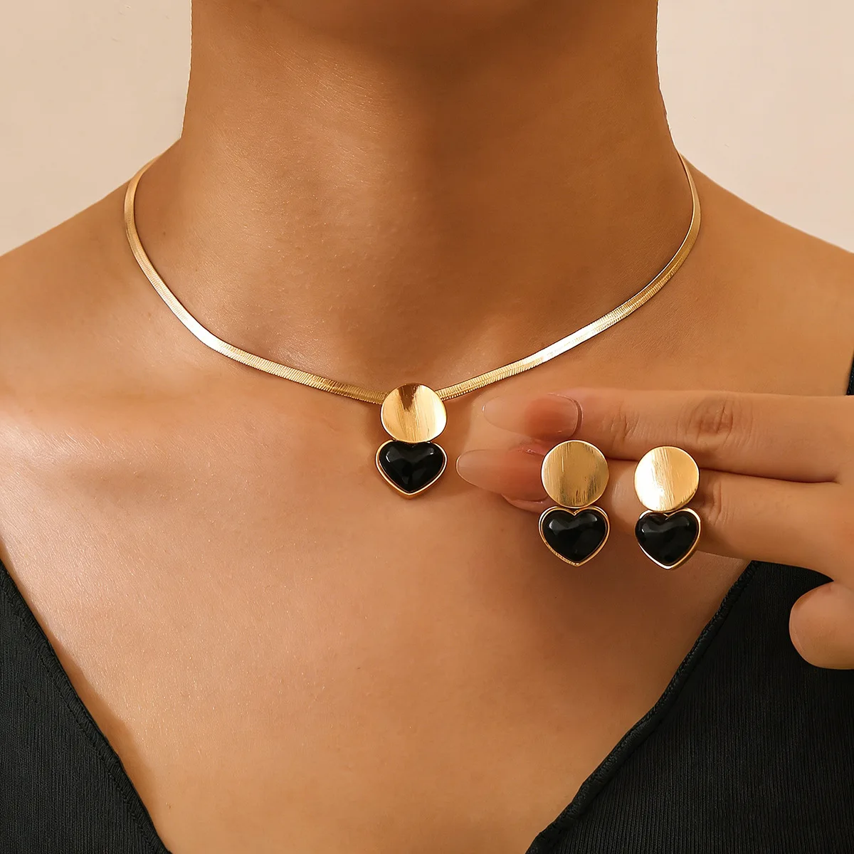 2pcs Set Minimalist Creative Gold Color Circular Heart-shaped Pendant Snake Bone Chain Necklace Earrings for Women Jewelry Sets