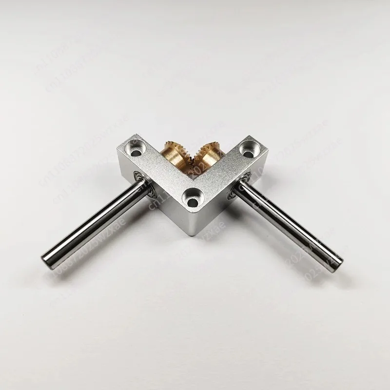 Right Angle Commutator Miniature 90 Degree 1:1 Bevel Gear Box DIY Self-Assembly Model Drive Box Output Shaft Diameter 4MM/5MM