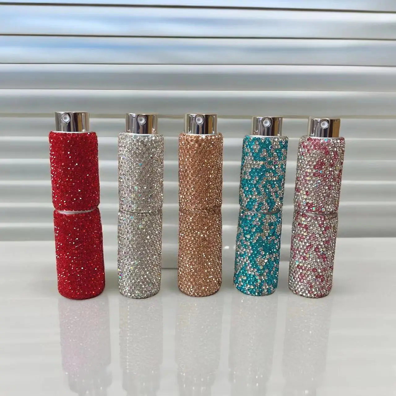 10ml Luxury Rhinestone Rotating Perfume Split Bottle Portable Travel spray Bottle Mini Glass Sample Empty Bottle Repeatable