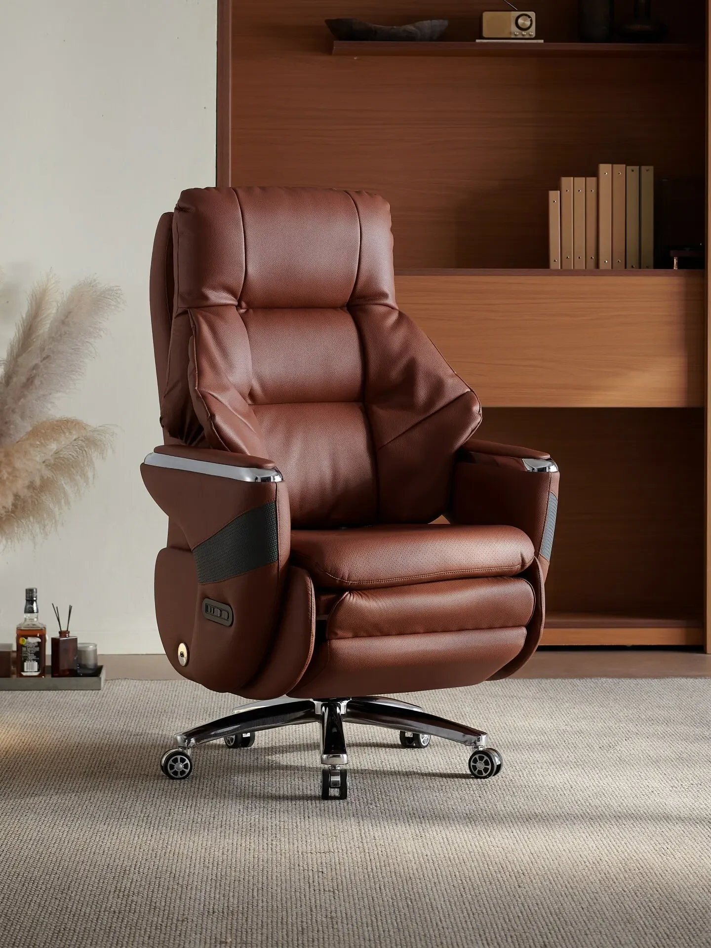 Smart shoulder and neck rolling massage chair High-end electric leather boss office chair Home computer chair Ventilation