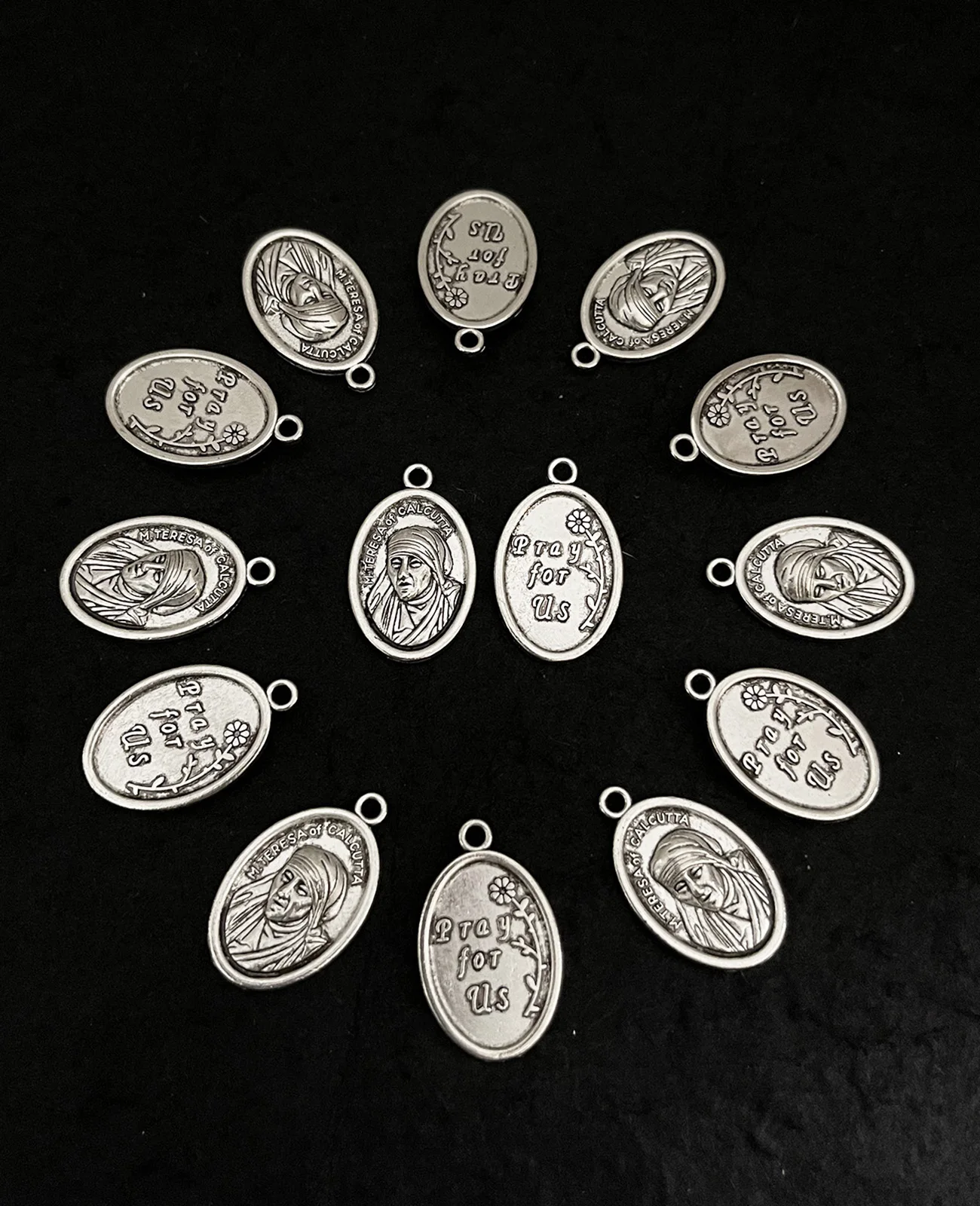 Diyalo 10Pcs Teresa of Calcutta Medal Oval Blessed Mother Coin Necklace Pendant DIY Religious Keepsake Charms Jewelry Part