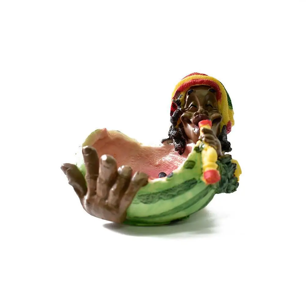 Human-shaped resin ashtray environmental protection resin small skeleton pirate shape ashtray