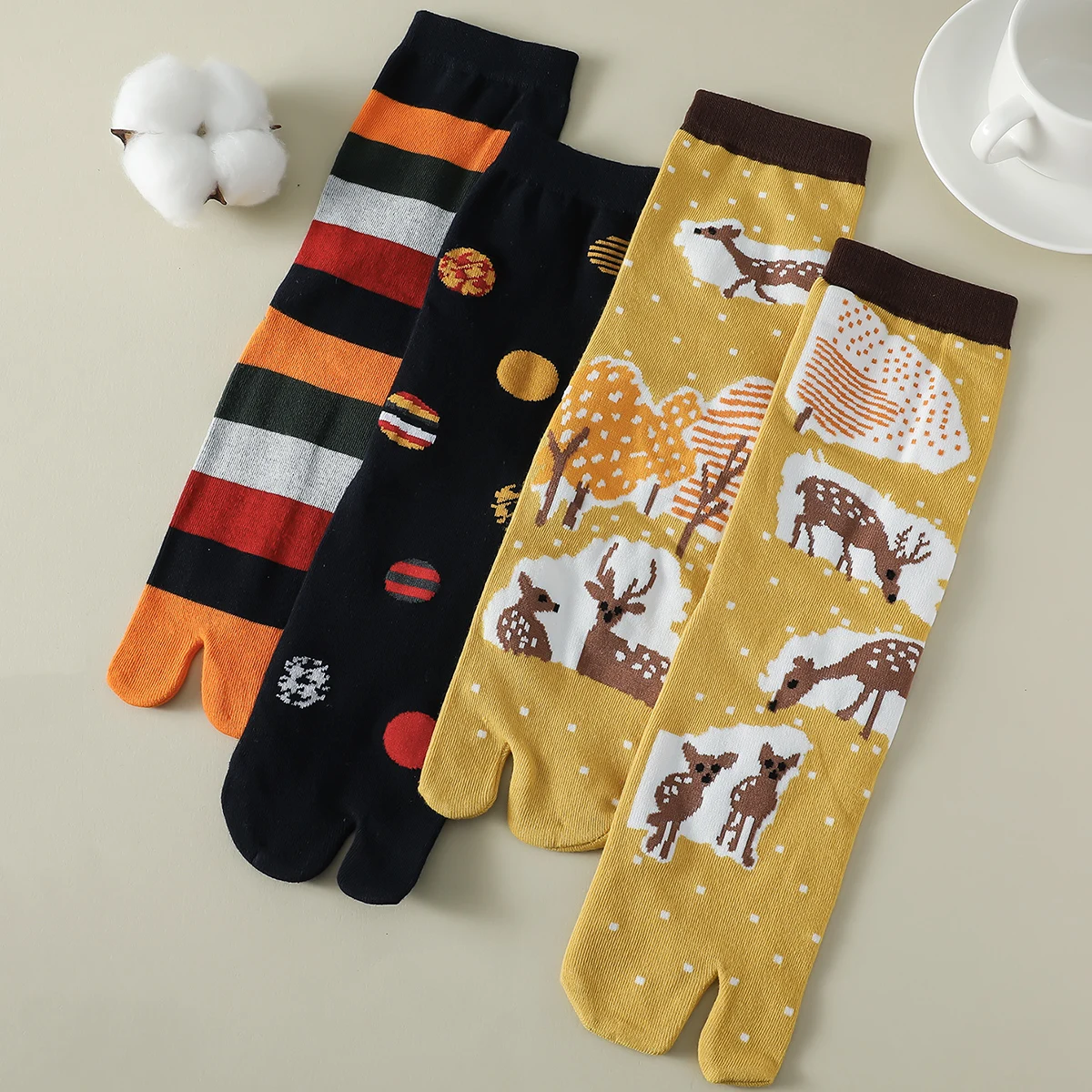 

1 Pair Women Colorful Split Toe Christmas Socks Sweets Stripes Elk Jacquard Crew Tabi Socks Japanese Harajuku Style Two Toe Sock