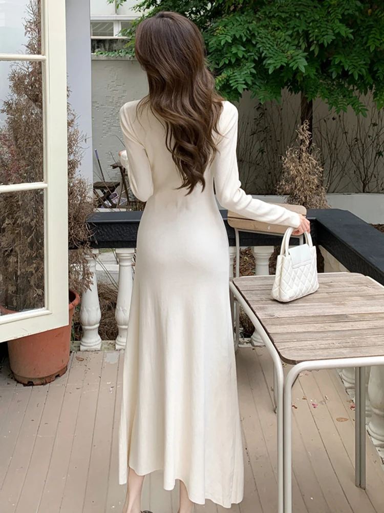 เดรสยาวทรงเข้ารูปสีขาวแบบผูกคอสำหรับผู้หญิง ดีไซน์เรียบหรู สวมใส่ได้ทุกวัน ลำลอง ออกงาน หรือไปทำงาน
