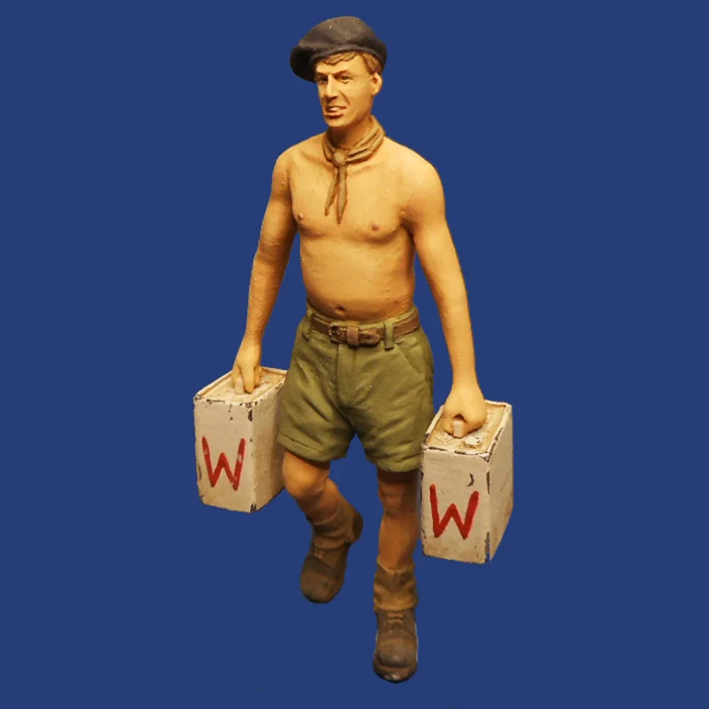 1/35 WW2 British Tanker Carrying Cans, Resin Model figure soldier, WWII Military themes, Unassembled and unpainted kit