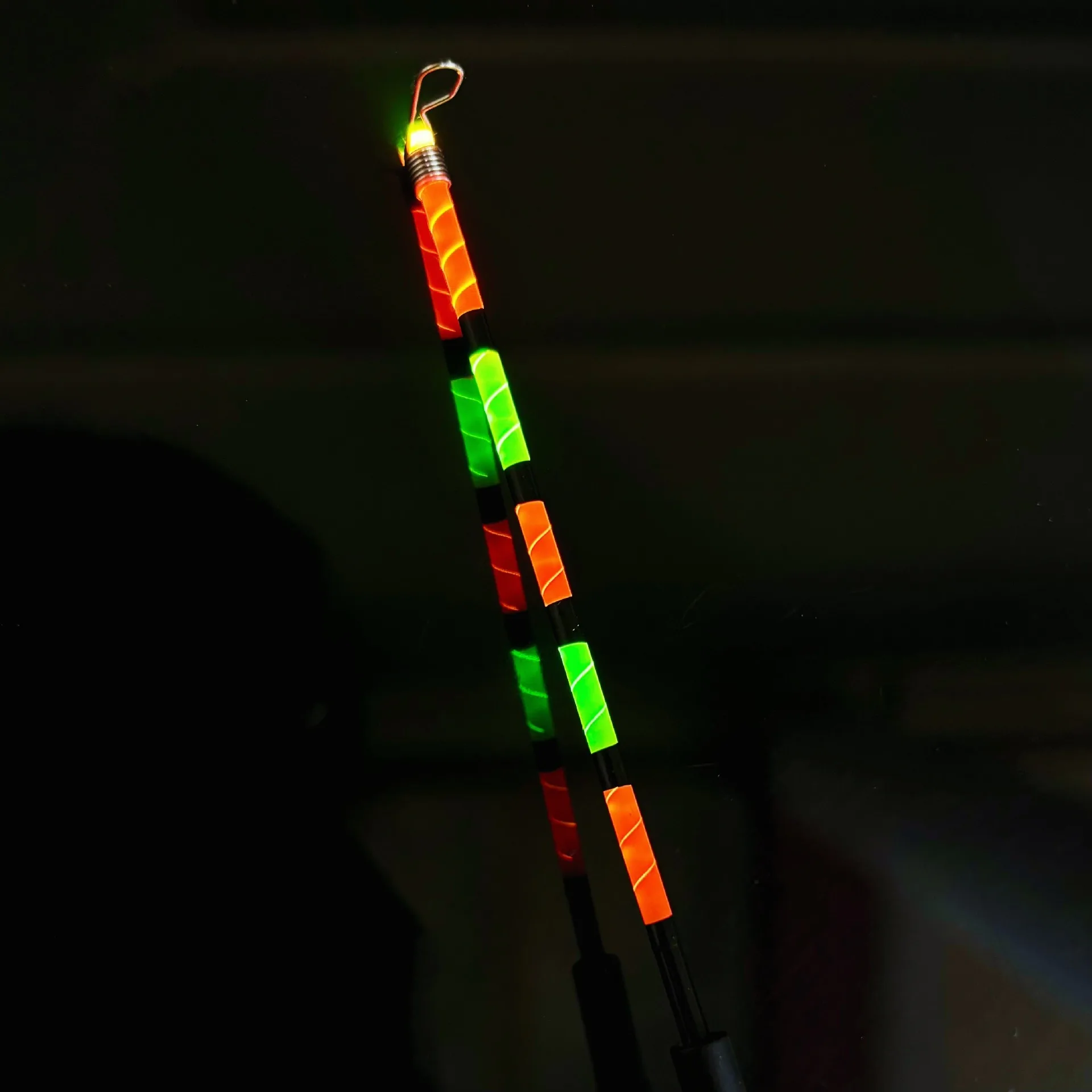 2 Stile LED-Licht Nacht-Elektronischer Bissanzeiger für Angeln Leuchtender Schwimmer & Bissanzeiger – Detail 7