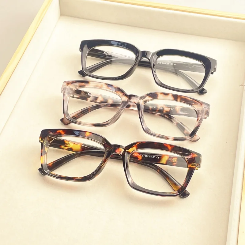 Trendy and fashionable square reading glasses with spring hinges - tortoiseshell shell, solid brown and leopard print frame