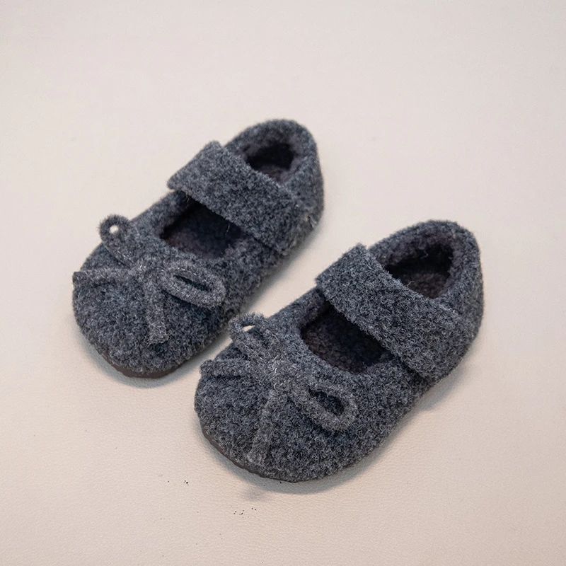 女の子用プリンセススタイルフリースシューズ 2025年新作 冬用幼児バレエシューズ リボン付き ソフトソール エレガントな学校・パーティー用フラットシューズ