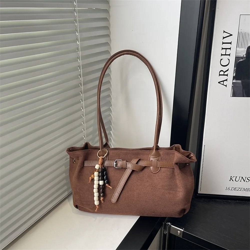 

Stylish Vintage Shoulder Bag Large Capacity Solid Color Tote Bag Imitation Suede Pendant Decoration Women's Handbag Women