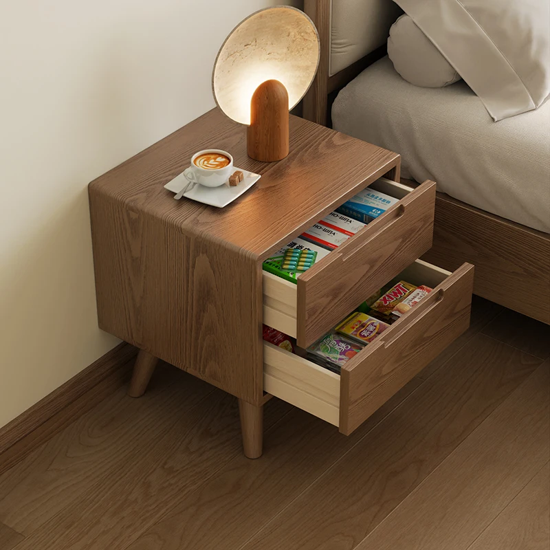 

Маленькая прикроватная тумбочка из цельного дерева. Простой современный шкафчик для спальни. Бытовой небольшой прикроватный шкаф для хранения. Простой шкаф для хранения.