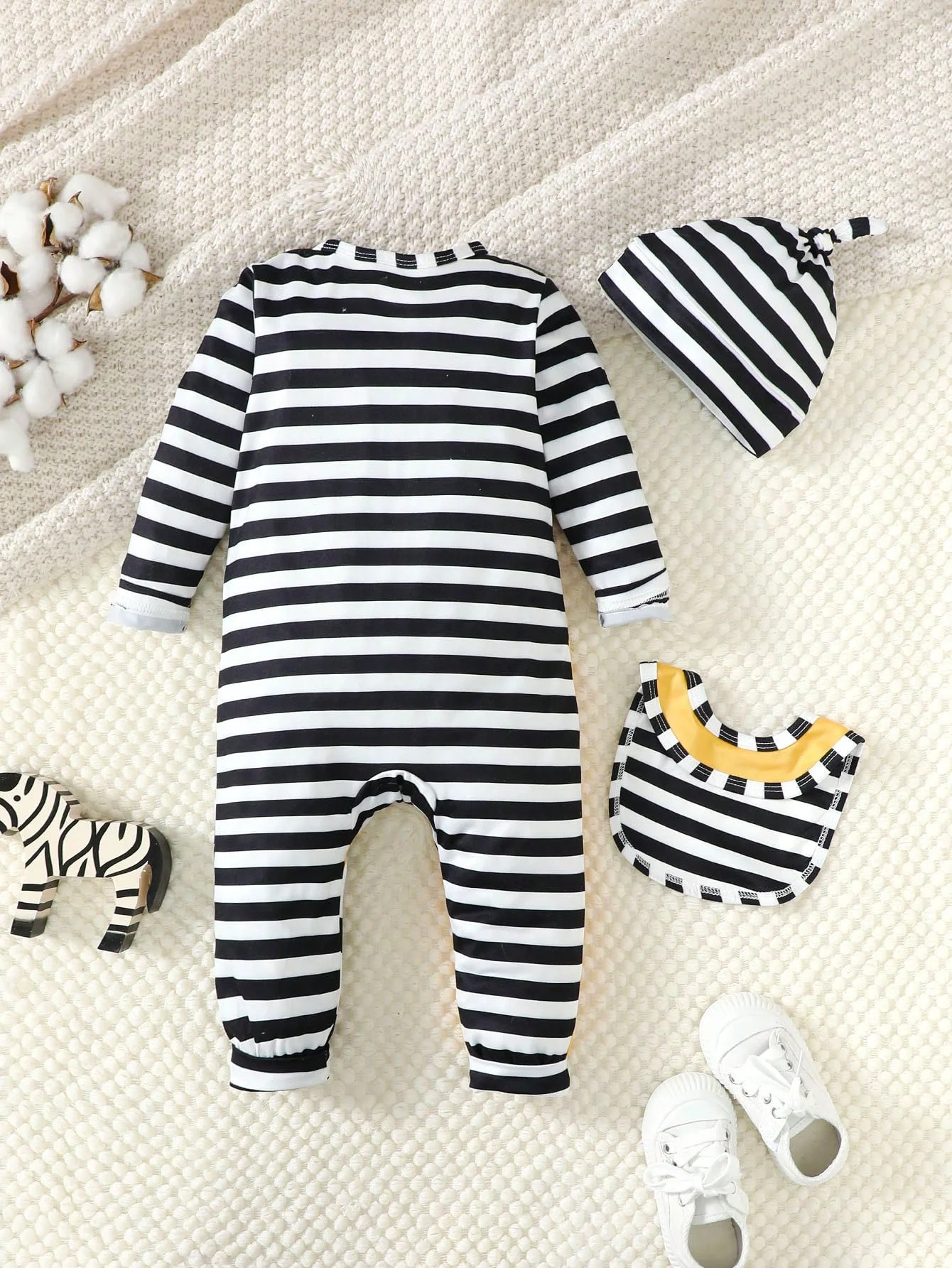 Newborn Long sleeved Striped Zebra Bodysuit+Hat+Drool towel Baby 3pc/Set fit 0-18 Months Cute Male and Female Babies Bodysuit