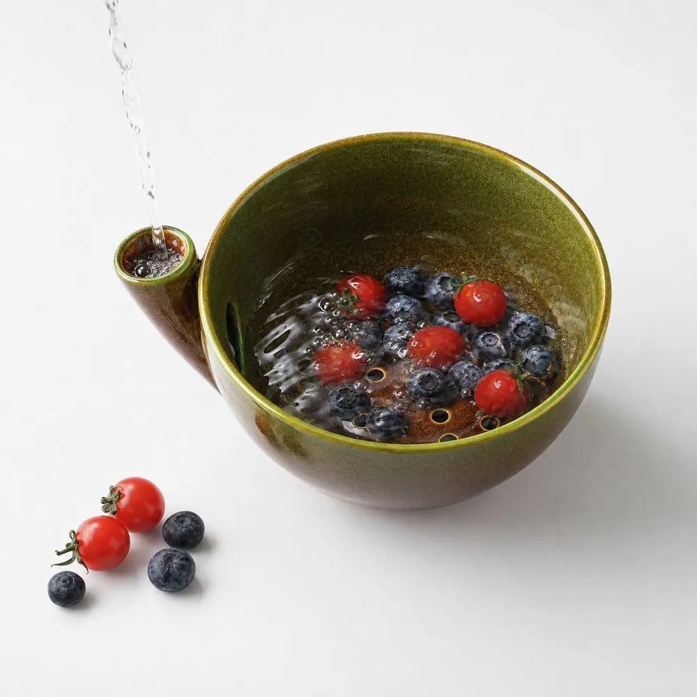 Ceramic Berry Swirl Bowl Rinse Built-In Drain Slots Fruit Washing Bowl Water Inlet Drain Spout Fruit Rinse Bowl Fruit Rinsing