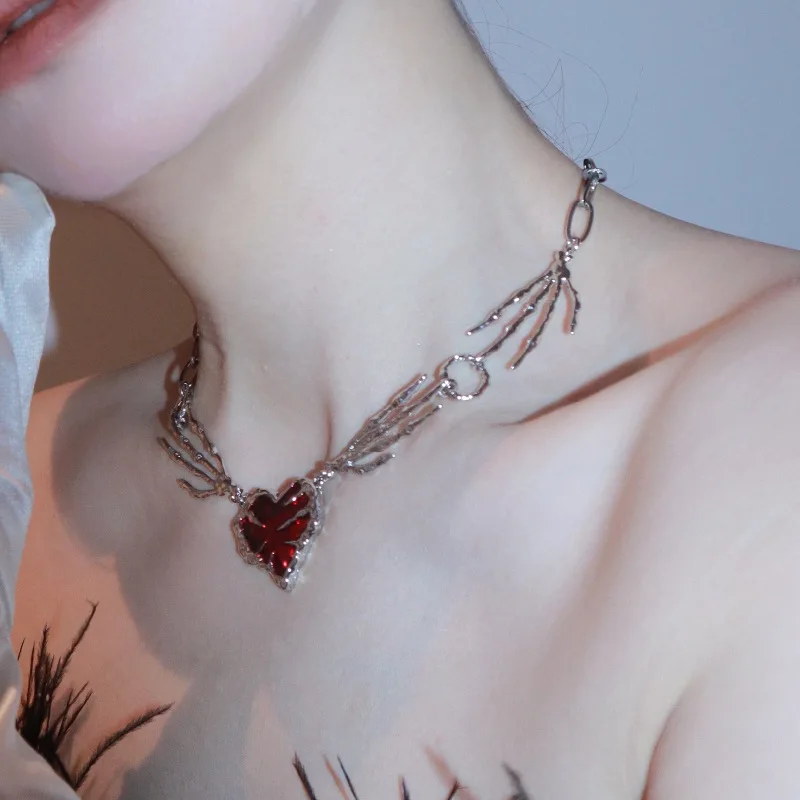 Wine Red Heart Pendant Neckchain Punk Personality Exaggerated Collar Chain Ghost Claw Dark Black Design Female Jewelry