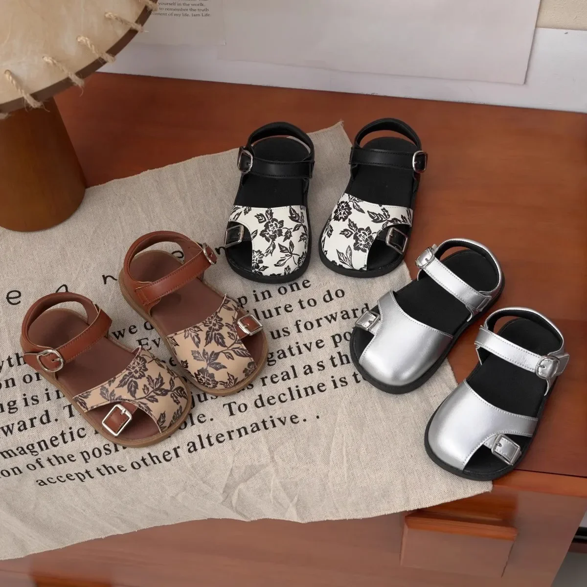 

2025 New Summer Kids Sandals for Girls Soft Sole Children's Shoes Non-Slip Princess Style Lightweight School Shoes Little Kids