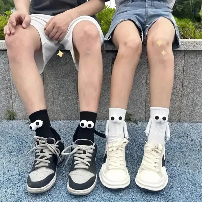 1Pair Creative Couple Socks Magnetic Socks with Eyes and Hands Mid Tube Sweat-absorbing Stockings Cartoon Lovers Friends Socks