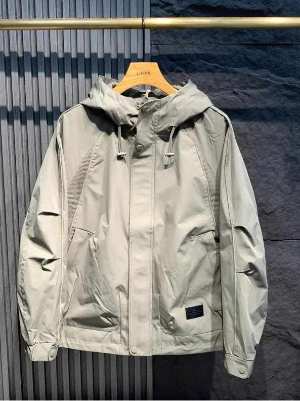 

Новая мужская повседневная куртка с капюшоном 2025 года: модная, универсальная, свободного кроя, из трендовой полиэстеровой ткани, с защитой от сминания, для весны и осени...