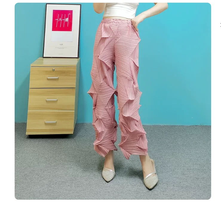

HOT SELLING 8201 Miyake-style crumpled diamond pleated cropped pants irregular fashionable casual pants HOT SELING