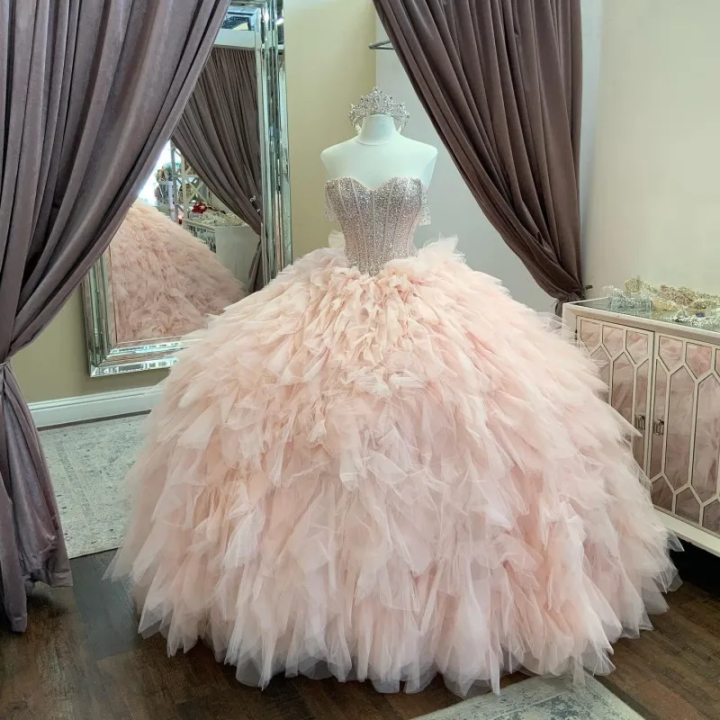 

Pink Luxury Ball Gown Quinceanera Dresses Formal Tull Tiered Sexy Strapless Crystal Party Dress Beaded Vestidos de Gowns