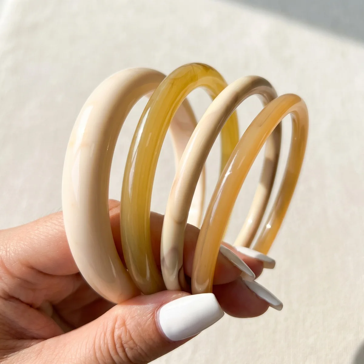 4Pcs/Set Beige Marble Acrylic Resin Bracelet Bangle Set for Woman Stackable Jewelry Set Lightweight Statement Bangles Hand Wrist