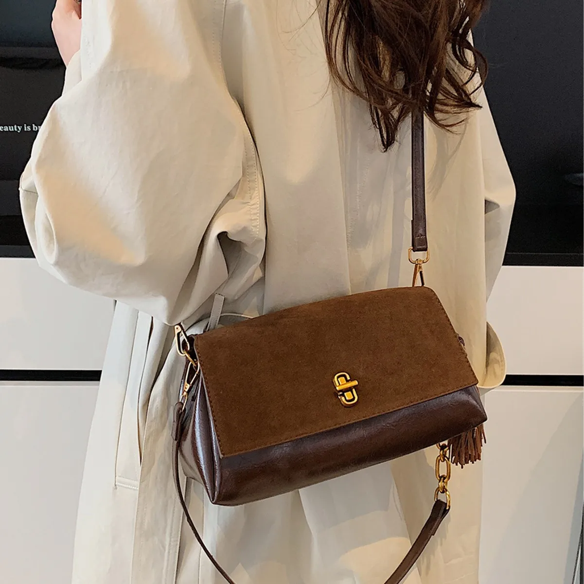 

Высококачественная зимняя дизайнерская маленькая квадратная сумка, женская портативная классическая универсальная сумка через плечо, модная элегантная женская сумка