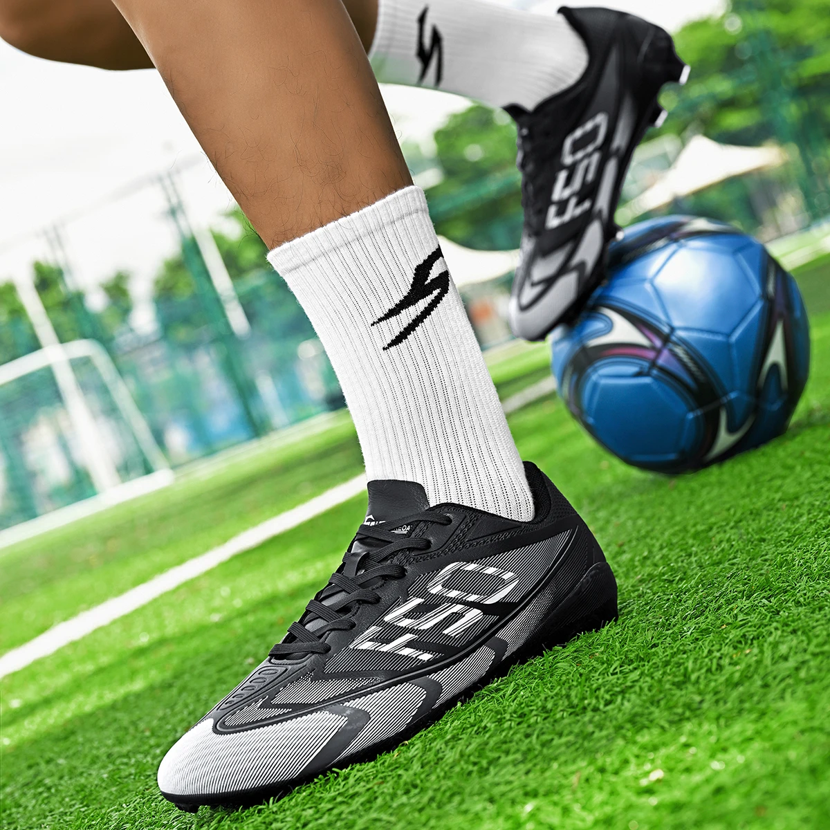 

Lightweight AG FG Soccer cleats PU Fabric Sweat Absorbent Upper TPU Non-slip Sole Durable Boys Girls Football Training