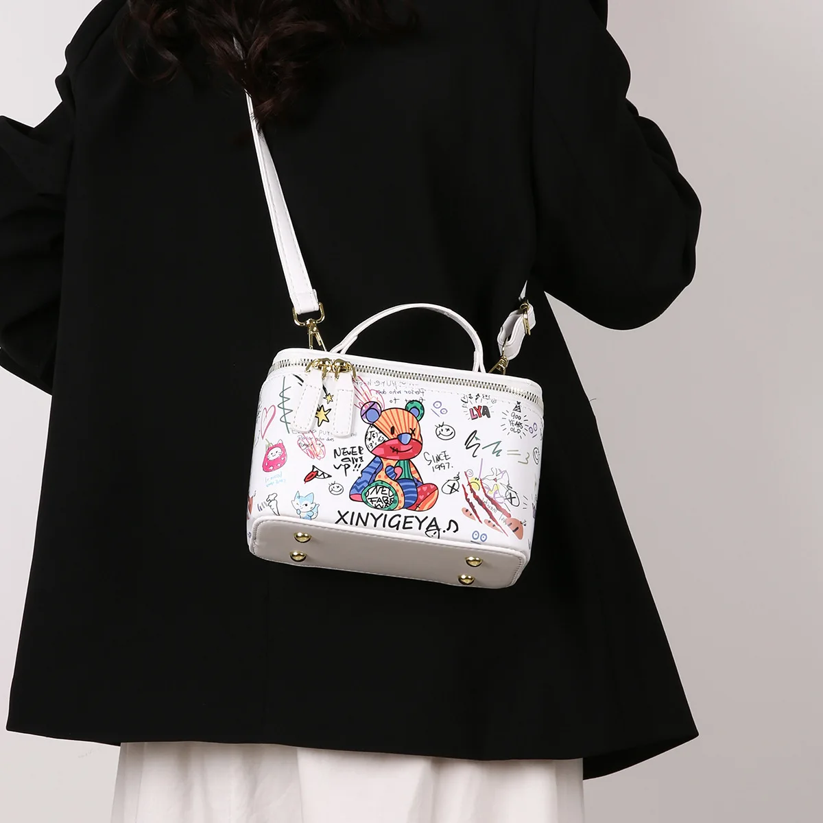 

2025 New Graffiti Bucket Bag for Women Large Capacity Tote Bag with Bear Print, Cute Crossbody Purse with Top Handle, Fashion