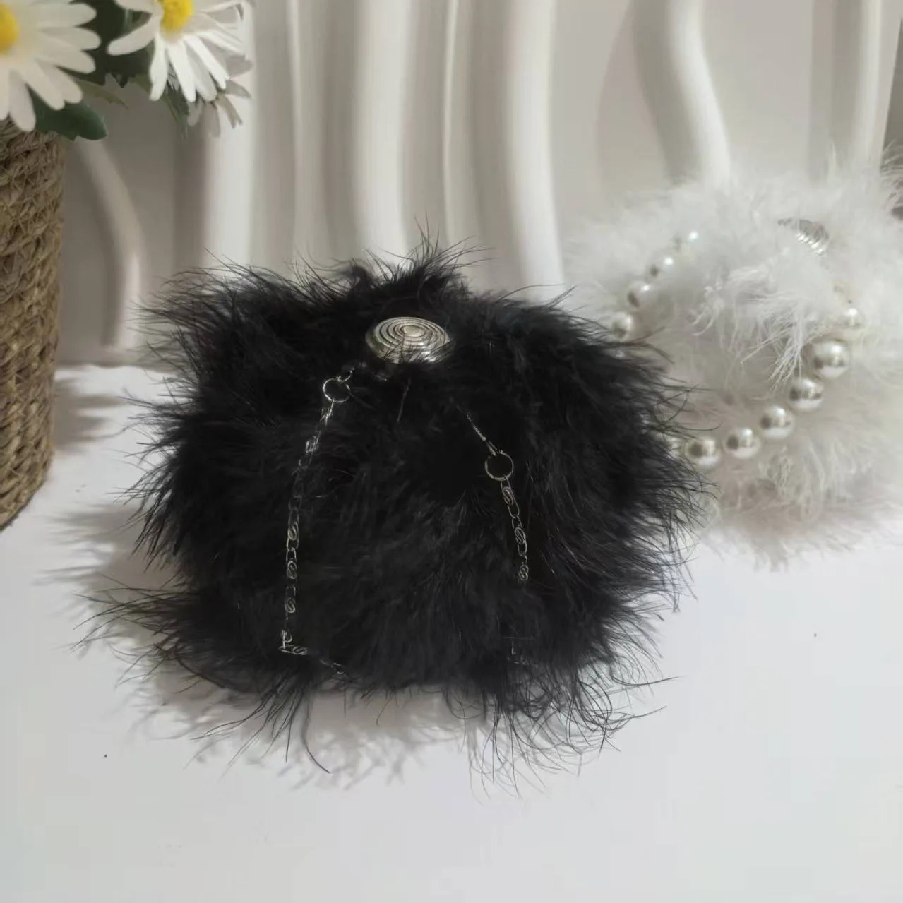 

Vintage Faux Fur Handbags For Women 2025 New Pearl Handle Bucket Evning Bags Winter Fashion Elegant Female Party Purse