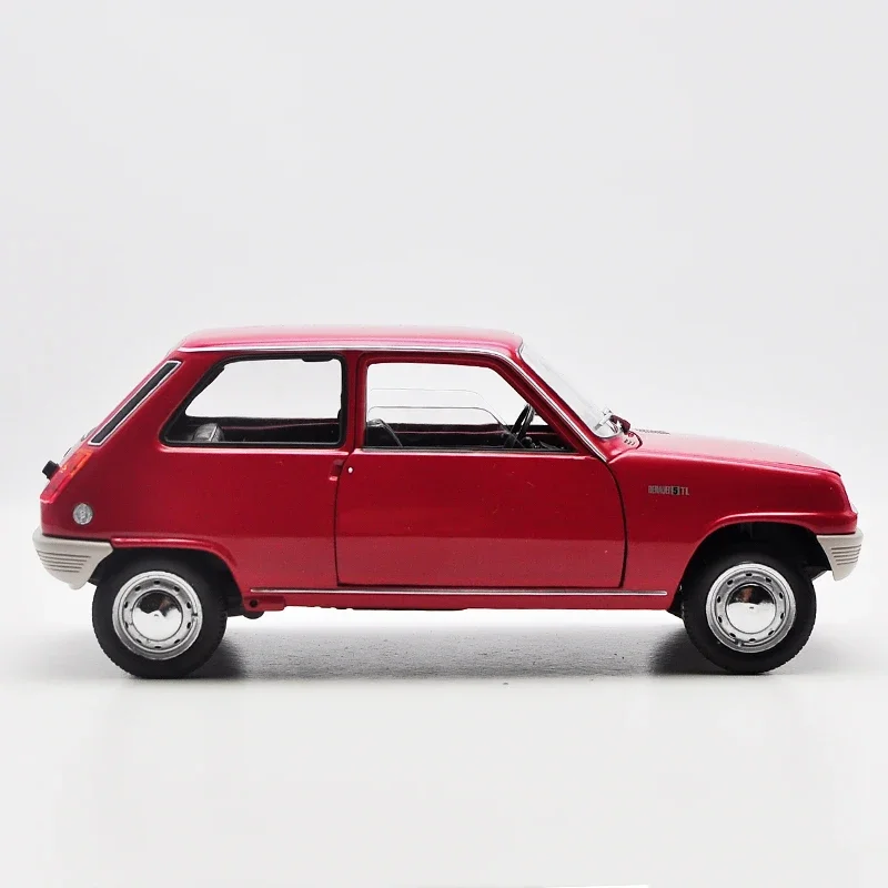 Diecast 1:18 Scale Alpine Renault 5 1976 Simulation Alloy Car Model Metal Souvenir Ornaments Display Vehicle Gift Collection