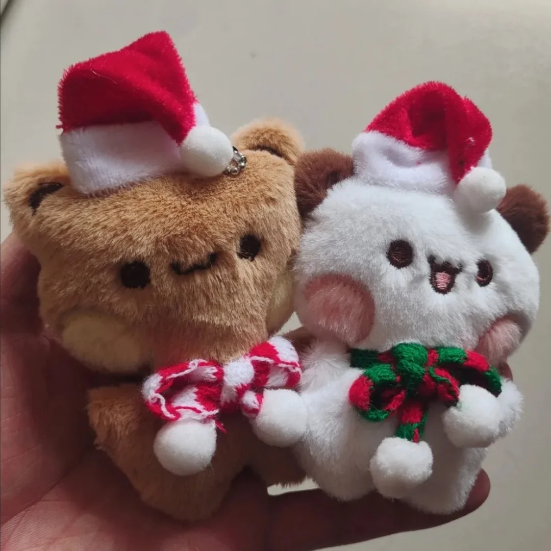 พวงกุญแจตุ๊กตาแพนด้าบูบูและเยียร์สีแดงต้อนรับปีใหม่ ของตกแต่งกระเป๋าคู่รัก ตุ๊กตาขนนุ่มสำหรับกระเป๋าเป้ ของขวัญน่ารัก ของสะสม