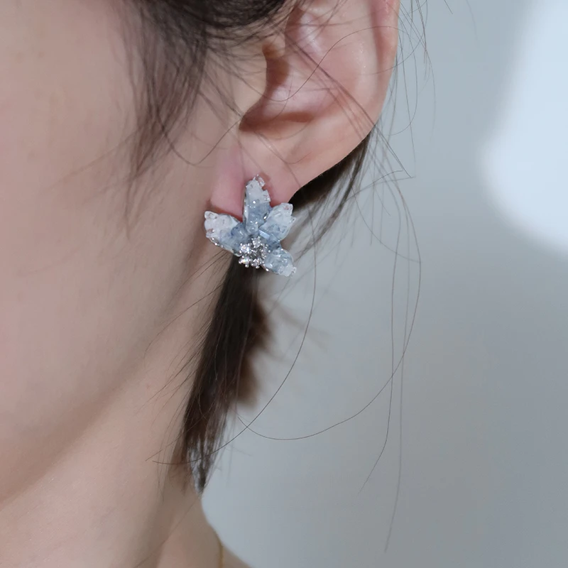 

Gentle gradual change blue fairy retro premium flower earrings