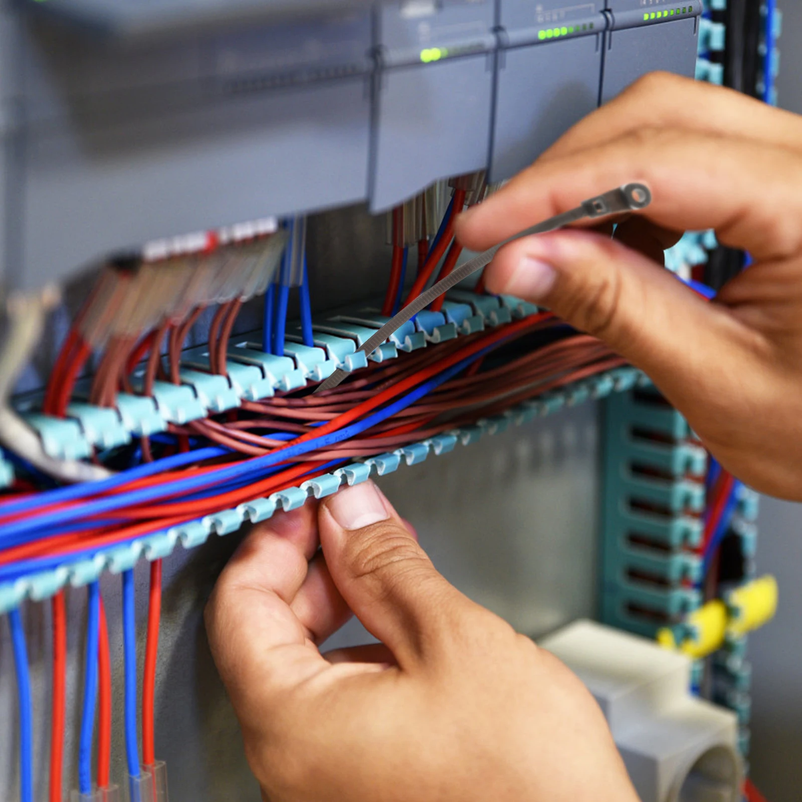 

100Pcs Self-Locking Nylon Cable Zip Ties High Strength Multipurpose Binding for Construction Electricity Computer Wire Harness