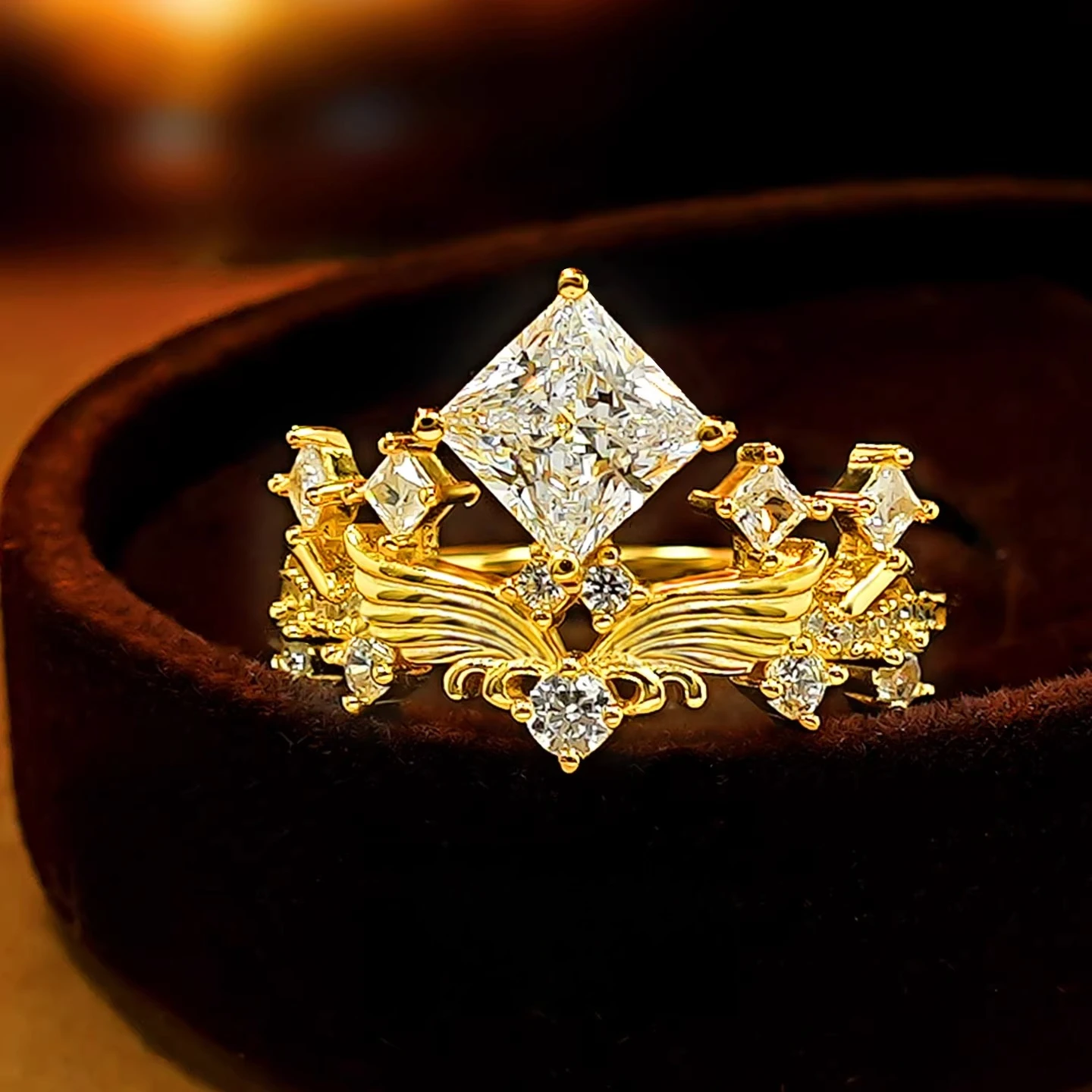 

Серебряное кольцо S925 с цирконом 2 карата, огранка «бриллиант», винтажное, в форме короны, в стиле дворцовой бижутерии, подарок