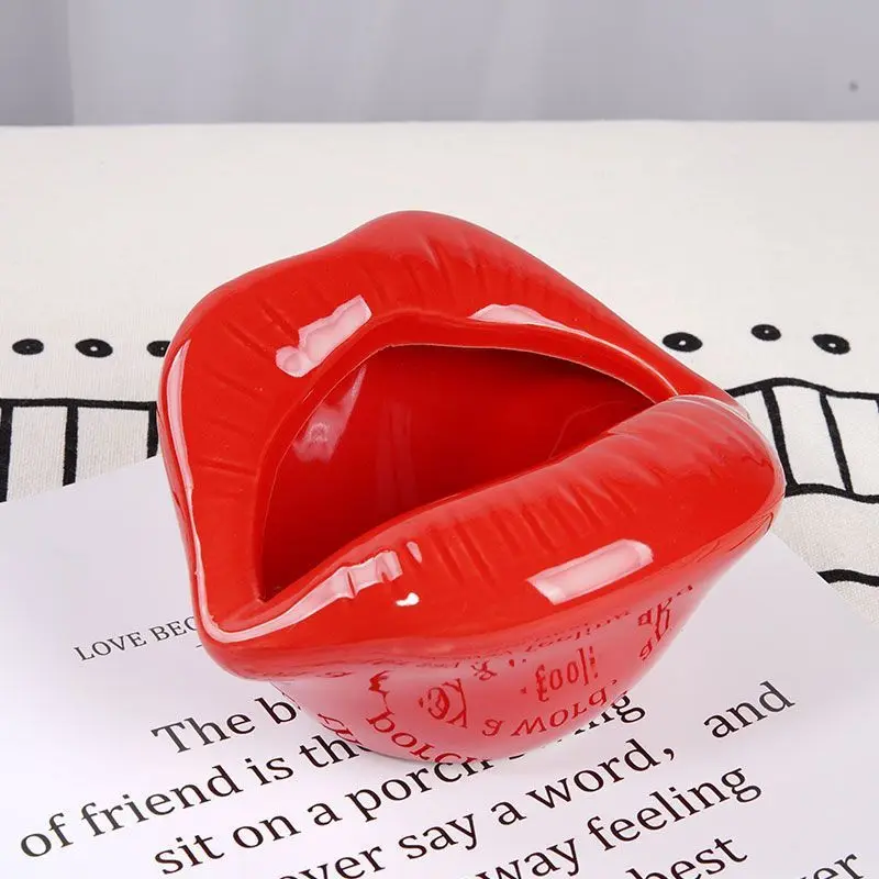 

Creative ceramic lip ashtray Simple personality ins ceramic fashion ashtray Home living room gift