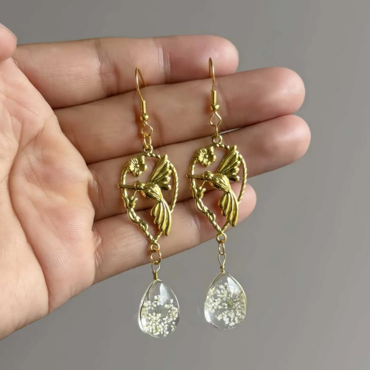 

Vintage Bird earrings,Bohemian jewelry,wreaths,hummingbirds,wedding parties,gifts For Her,dried flower resin,ear hooks For Women