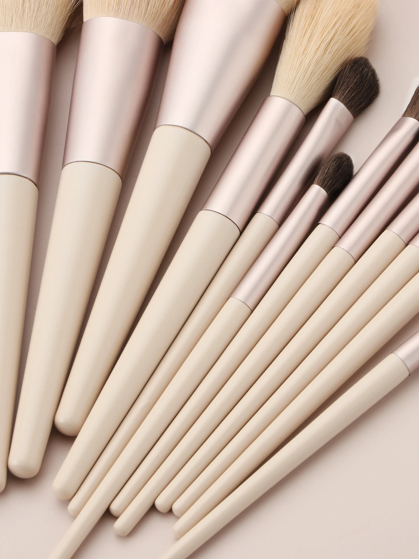 Conjunto de pincéis de maquiagem com 12 peças, este conjunto inclui 12 pincéis diferentes, pincel de fundição, corretivo, cabo longo, pincel kabuki alto