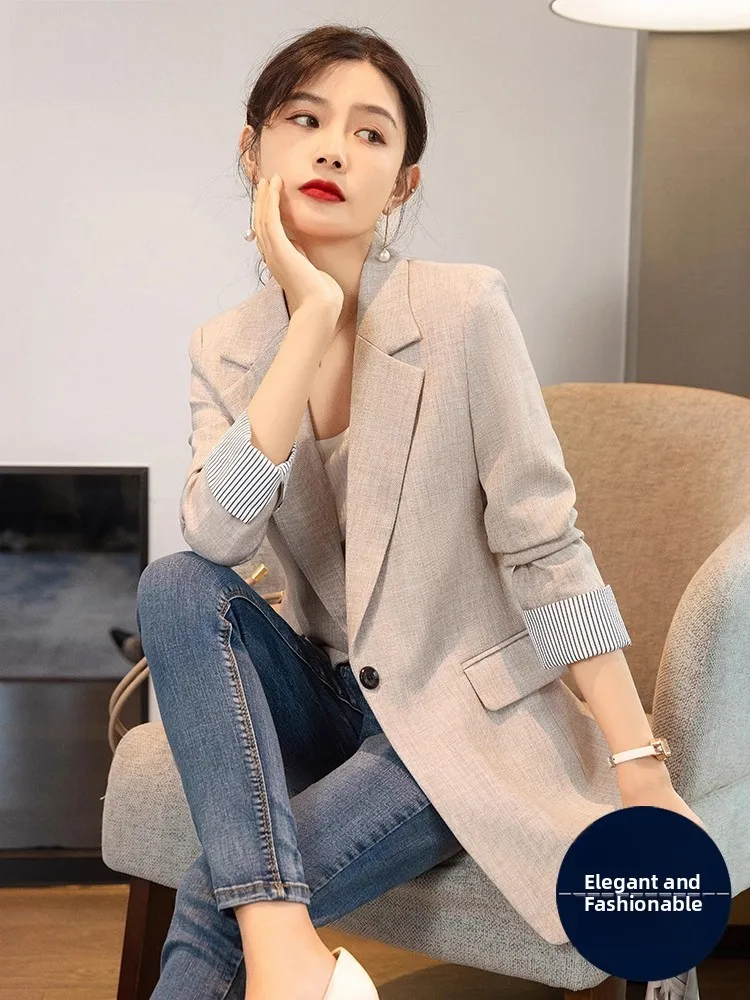 

Casual Women's Suit Jacket 2026 New Small Size Top Trendy High-End Feeling Spring Autumn Commute Style Button Detail Polyester