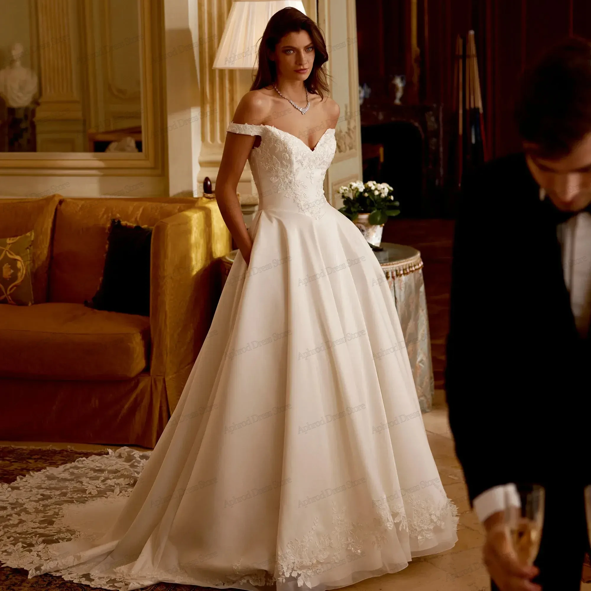 فساتين زفاف ساحرة على شكل حرف A من الساتان زي العرائس دانتيل زينة قبالة الكتف براقة فيستدوس دي نوفيا مخصصة 2026 #1