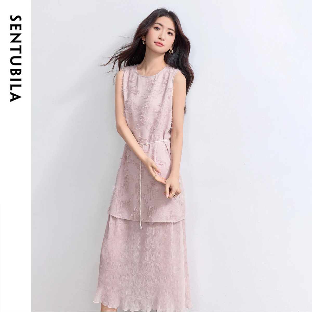 SENTUBILA レディースワンピース 2025年夏新作 Oネック ノースリーブ パールベルト付き カットアウト刺繍入りワンピース Q52LO1691