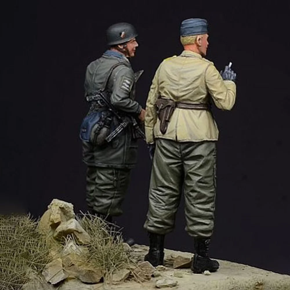 1/35 WWII Soldier Resin Model (2-person group) Military Theme Unassembled and Colored