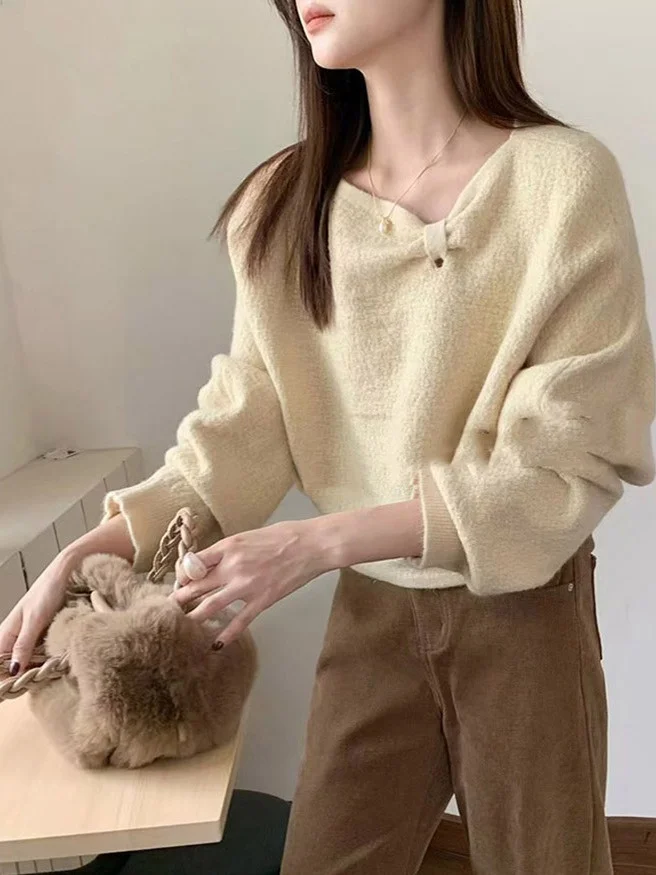 Fashionable Shoulder-baring Knitted Top Women's Early Autumn 2025 New High-grade Stylish Side Shoulder Sweater Pure Desire