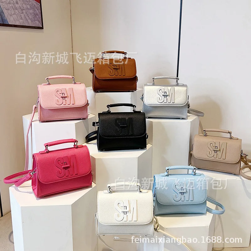 

2025 New Fashion Women's High-Quality Versatile Niche Square Bag, Simple Casual Commuting Crossbody, Daily Shoulder Handbag