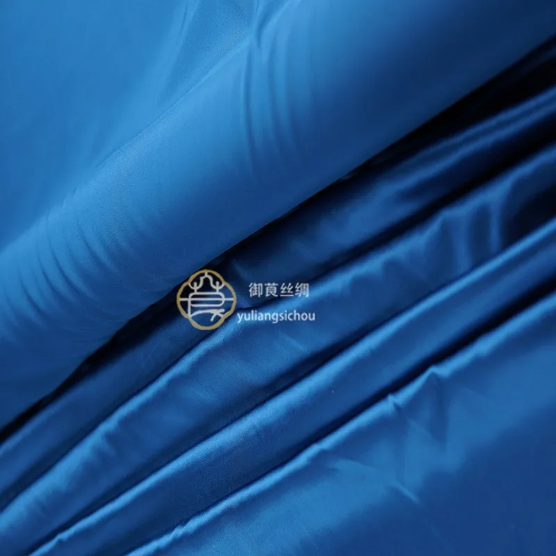 This is a new Chinese-style inner lining fabric for cheongsam and formal dress made of 140cm thick silk 19momme stretch satin