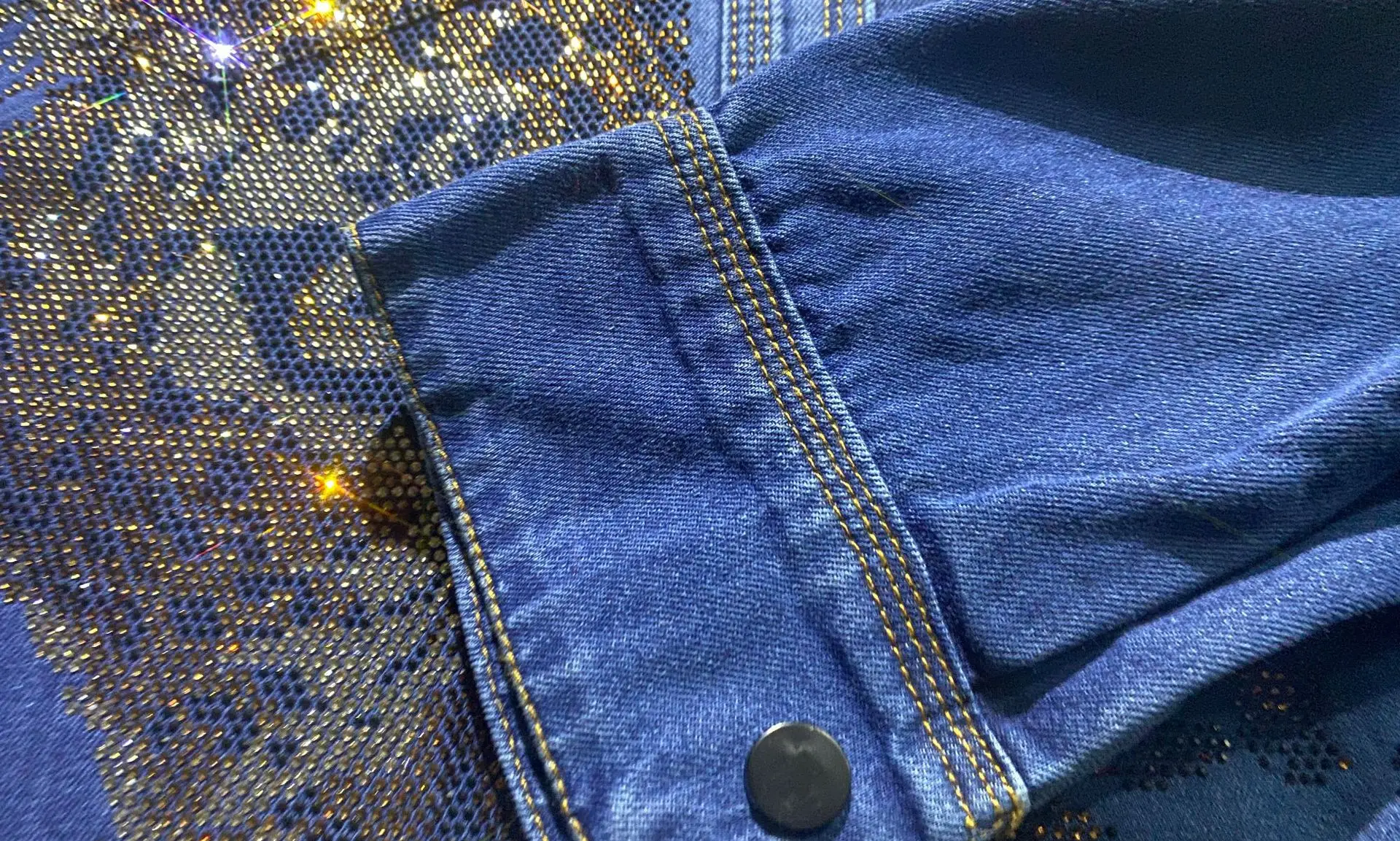 2025 Camisas vaqueras de manga larga con diamantes de leopardo, ropa de lana para mujer, blusa vaquera holgada de longitud media, costos Jahфточки Ж Jaya Ij??? Ijд Senin