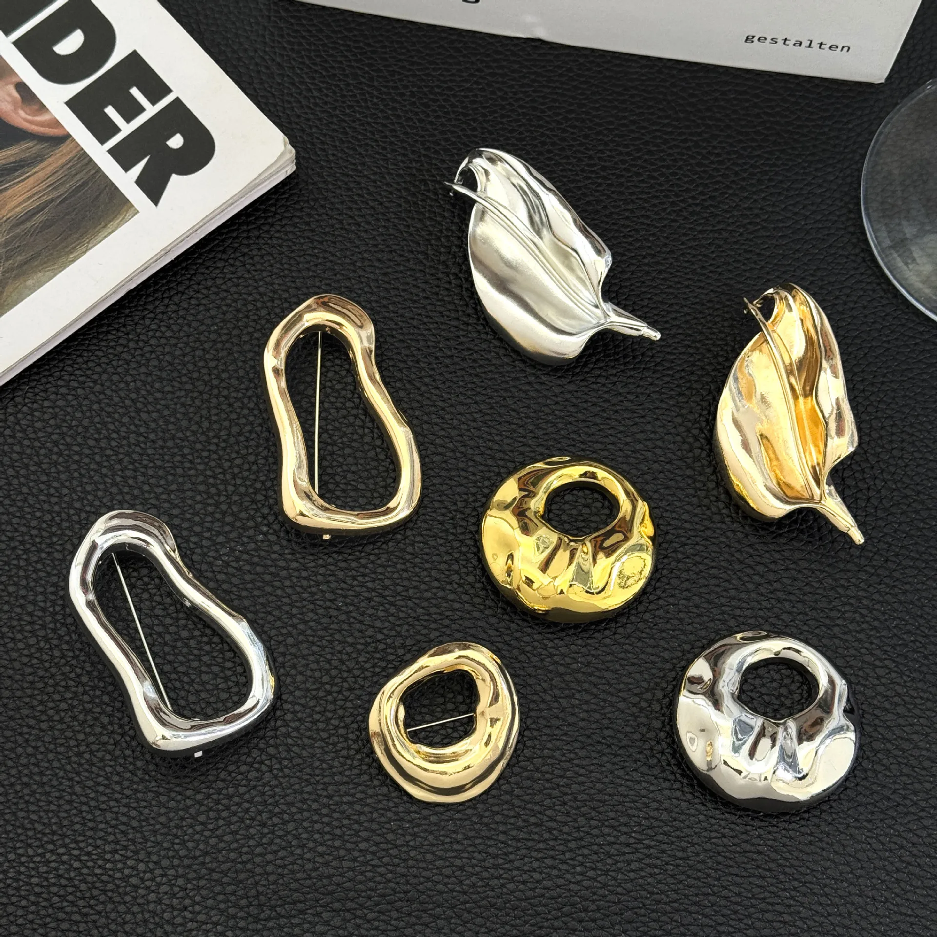 

Elegant Minimalist Liquid Metal Brooch High Grade Glossy Suit Coat Lapel Pin For Women's brooch