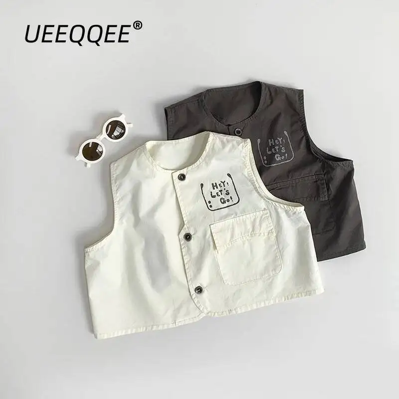 

Весенне-осенний детский жилет для мальчиков от 1 до 8 лет, хлопковые повседневные жилеты с надписью на пуговицах, топы на бретелях, корейская верхняя одежда для малышей, детская одежда
