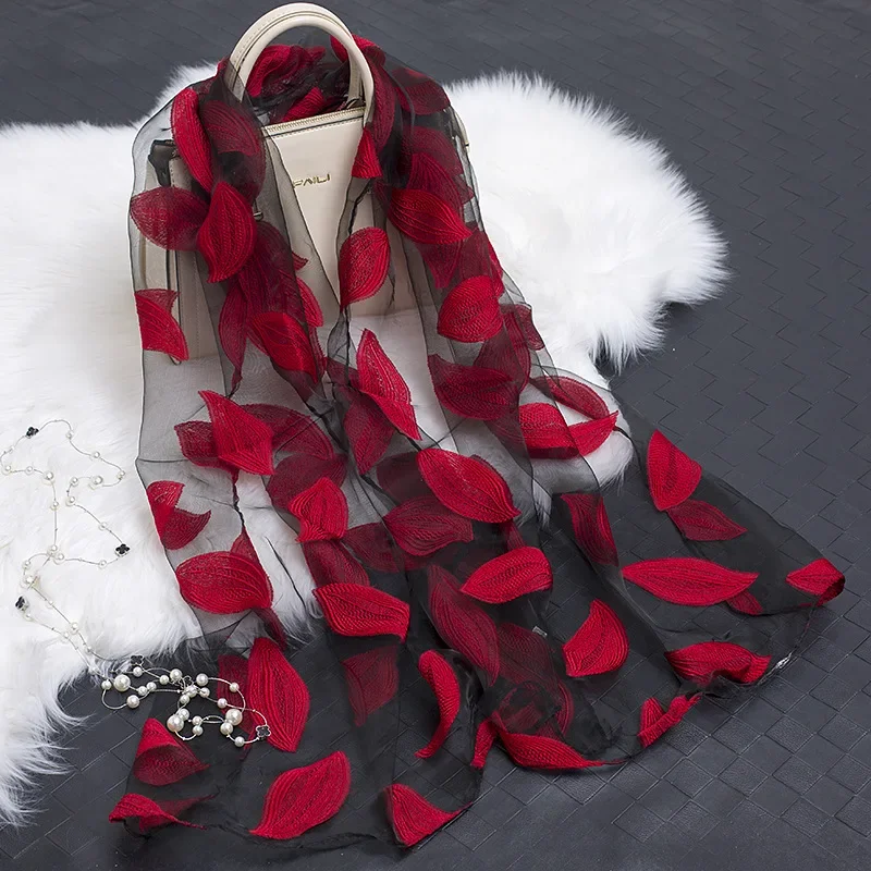 Bufanda versátil para mujer, chal fino bordado de estilo europeo a la moda para primavera y otoño, cubierta para hombros, bufanda larga dos en uno para playa