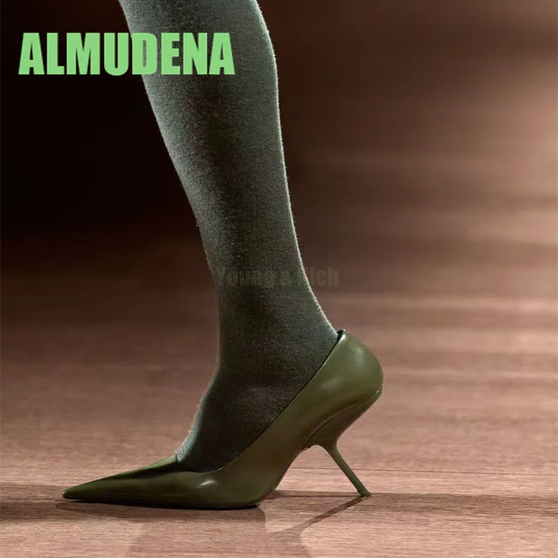 

Special Shaped Follow-Up Shoes Fashionable Pointed Shallow Mouth Niche Design Patent Leather High-Heeled Fashion Shoes