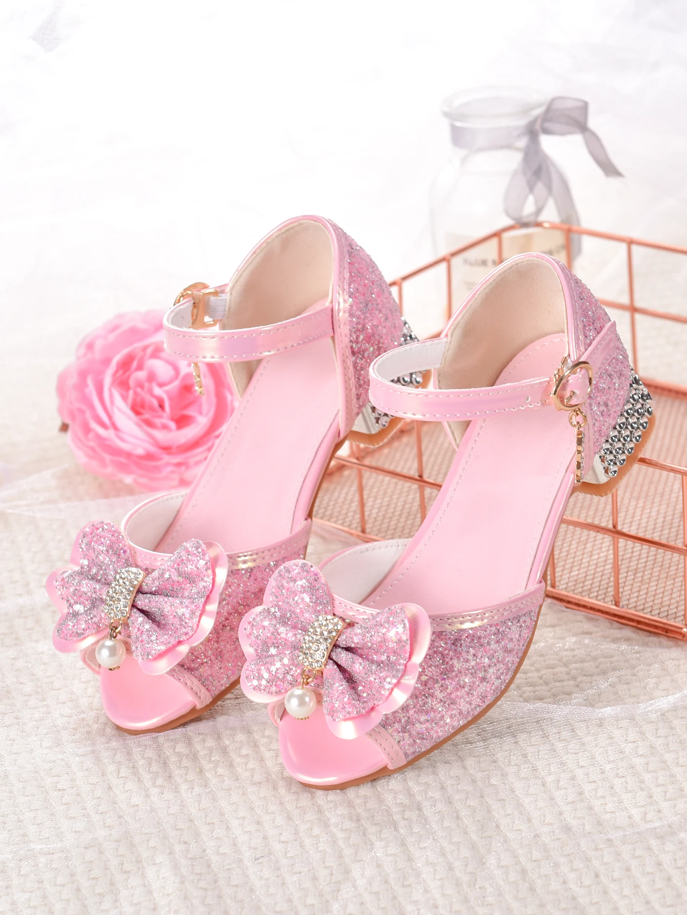 

Girls' sandals, white high heels, girls' princess shoes, children's performance, banquet, stage, fashion show, dress shoes, flow
