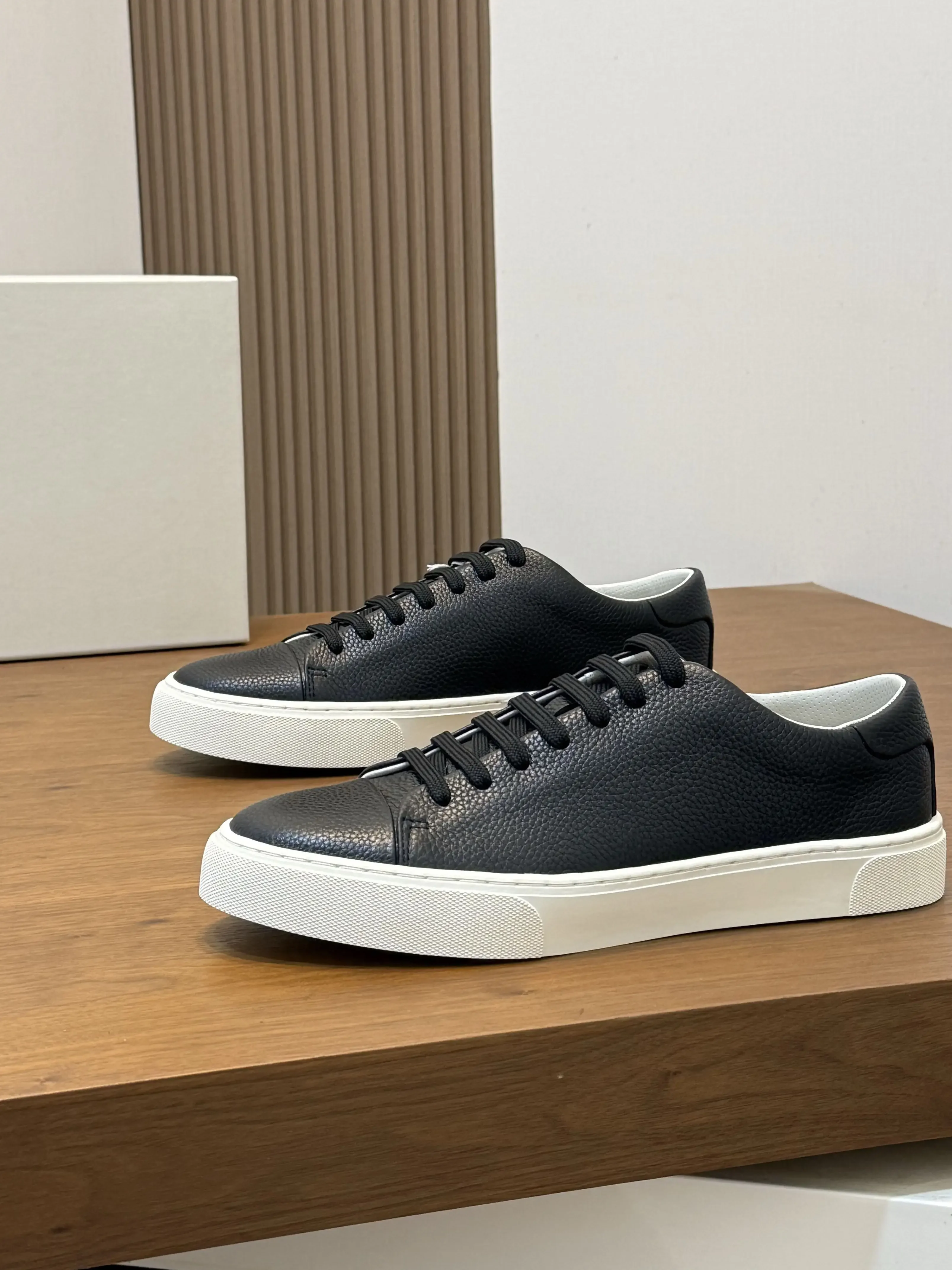 Men Litchi Grain Genuine Leather White Sneakers Low Top Round Toe Lace Up Platform Skate Shoes Minimalist Solid Color Non-slip R