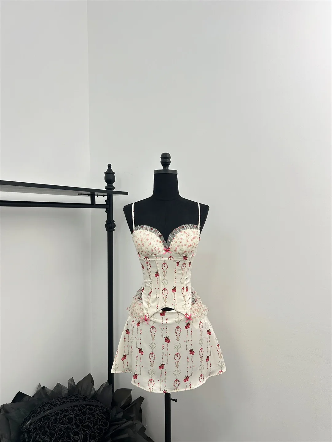 

Women's Summer Sweet Floral Two Pieces Skirt Set Lady Ruffles Patchwork Slim Strap Camisole + A Line Mini Skirt